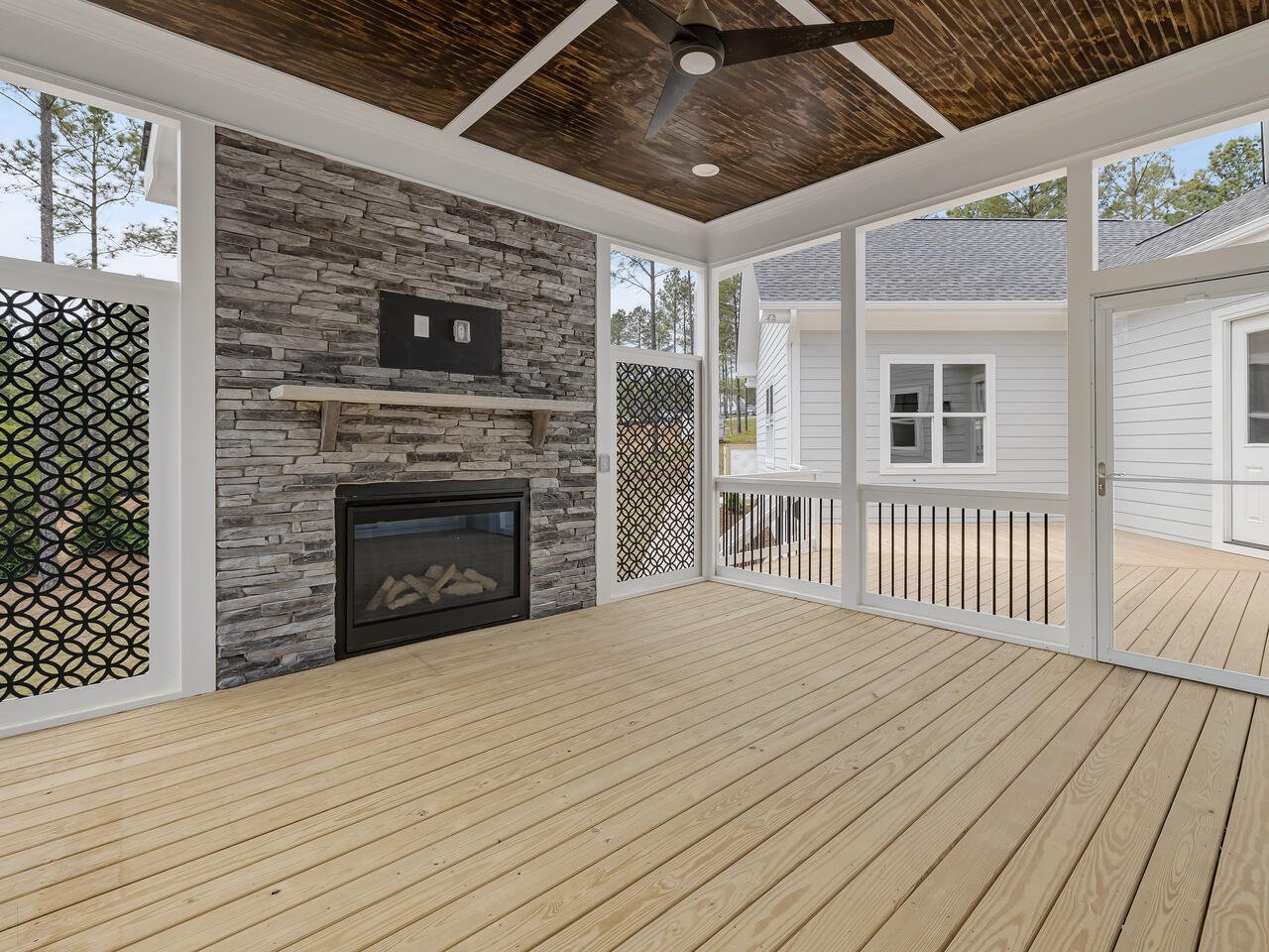 13-Seaforth-Landing-Dr-Lto-13-Pittsboro-NC-27312-USA-016-055-Screened-Porch-MLS_Size-1