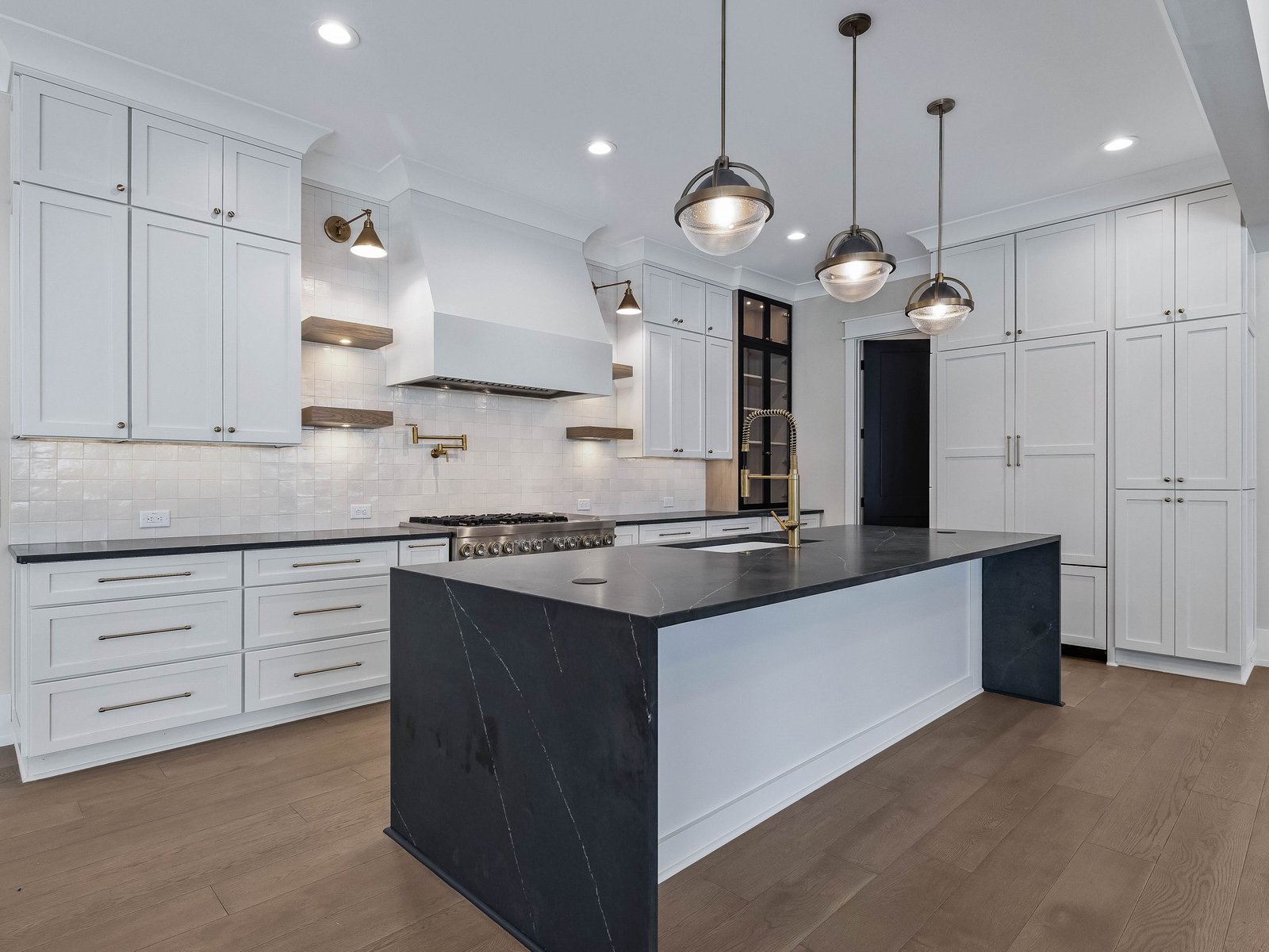 1309-Edwards-Pond-Ct-Apex-NC-print-032-027-Kitchen-4200x3150-300dpi