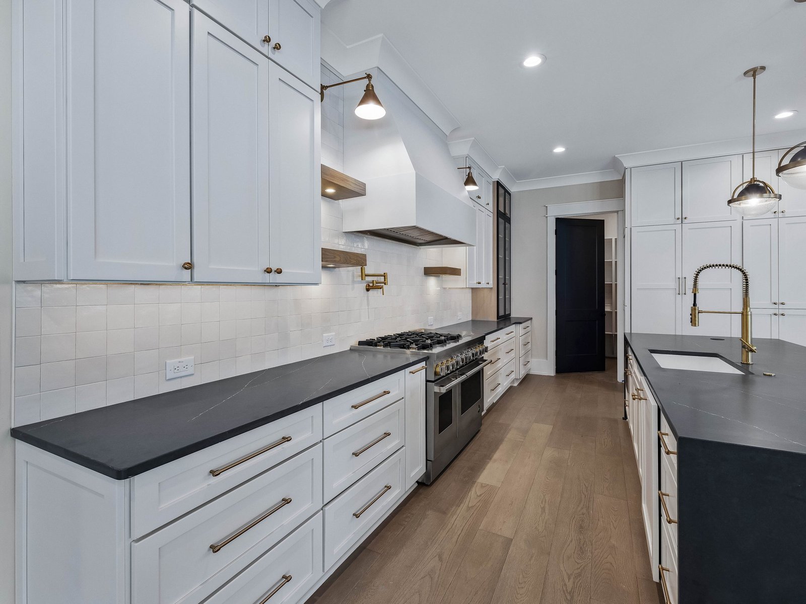 1309-Edwards-Pond-Ct-Apex-NC-print-035-043-Kitchen-4200x3150-300dpi