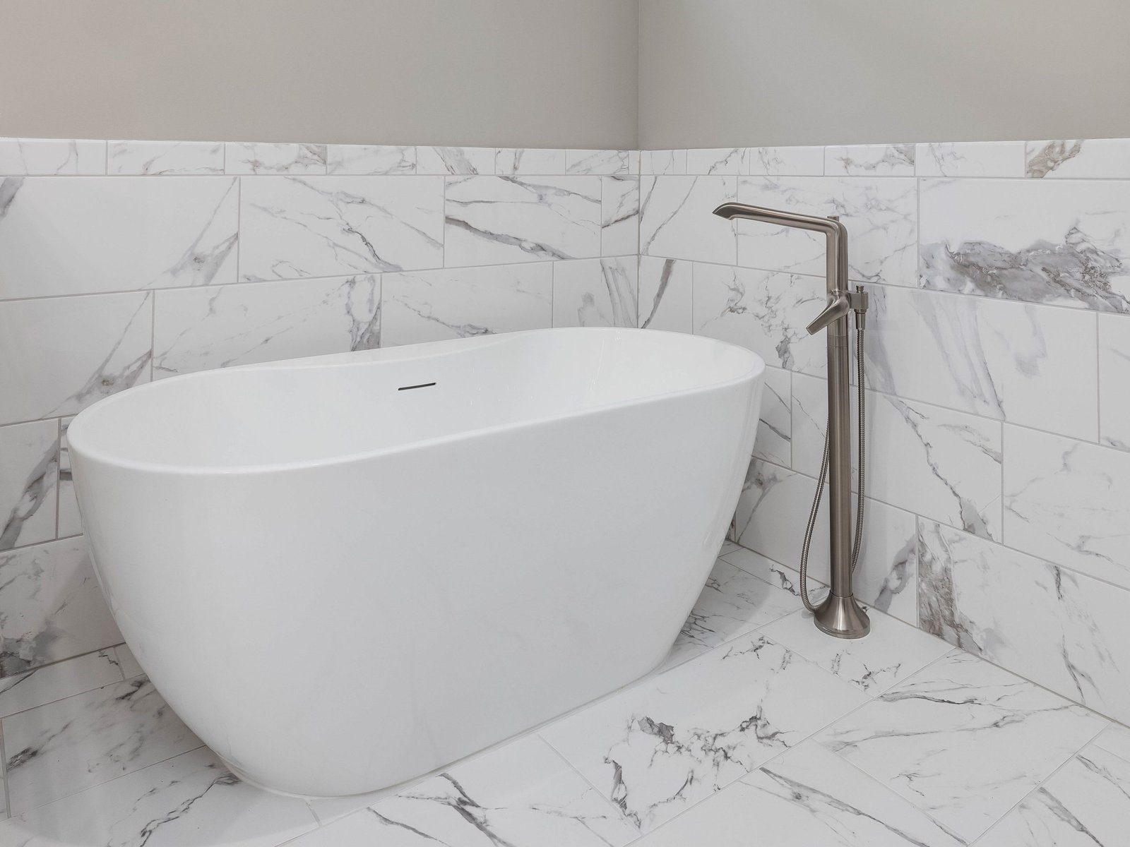 1313-Edwards-Pond-Ct-Apex-NC-print-047-045-Primary-Bathroom-4200x3150-300dpi