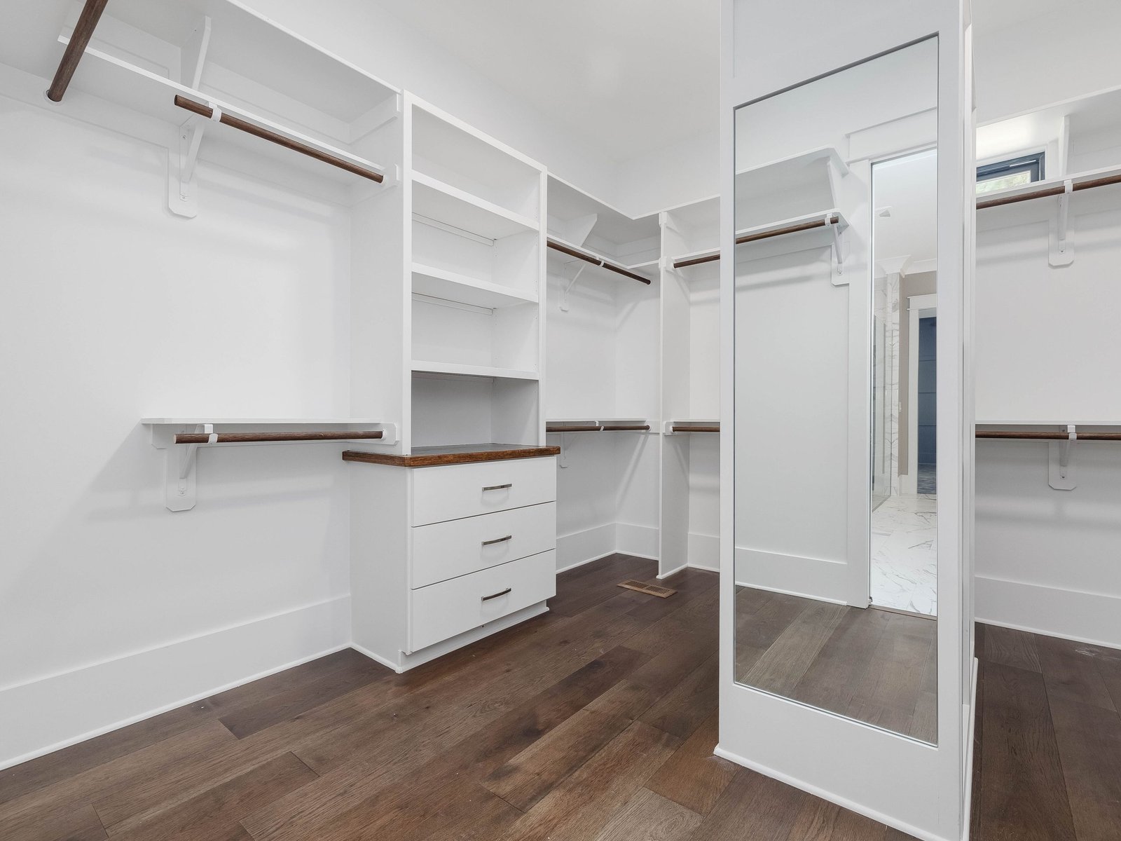 1313-Edwards-Pond-Ct-Apex-NC-print-048-062-Walk-in-Closet-4200x3150-300dpi