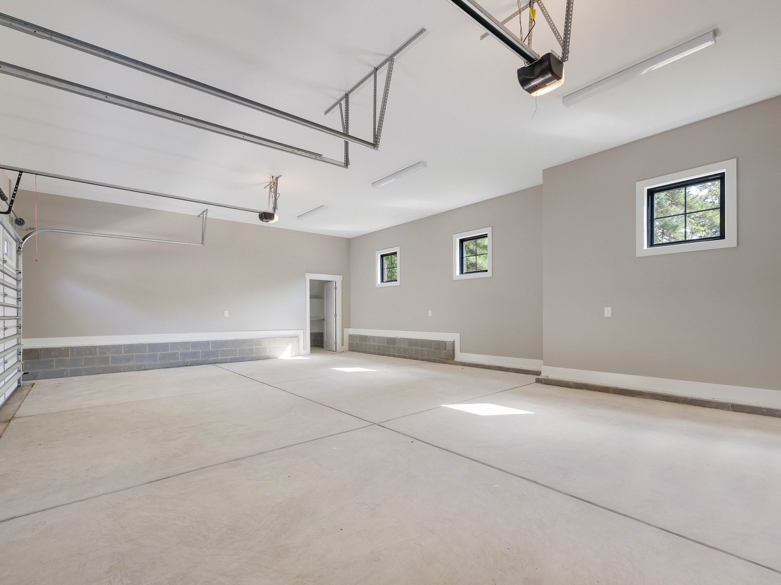 1313-Edwards-Pond-Ct-Apex-NC-print-065-006-Garage-4200x3150-300dpi