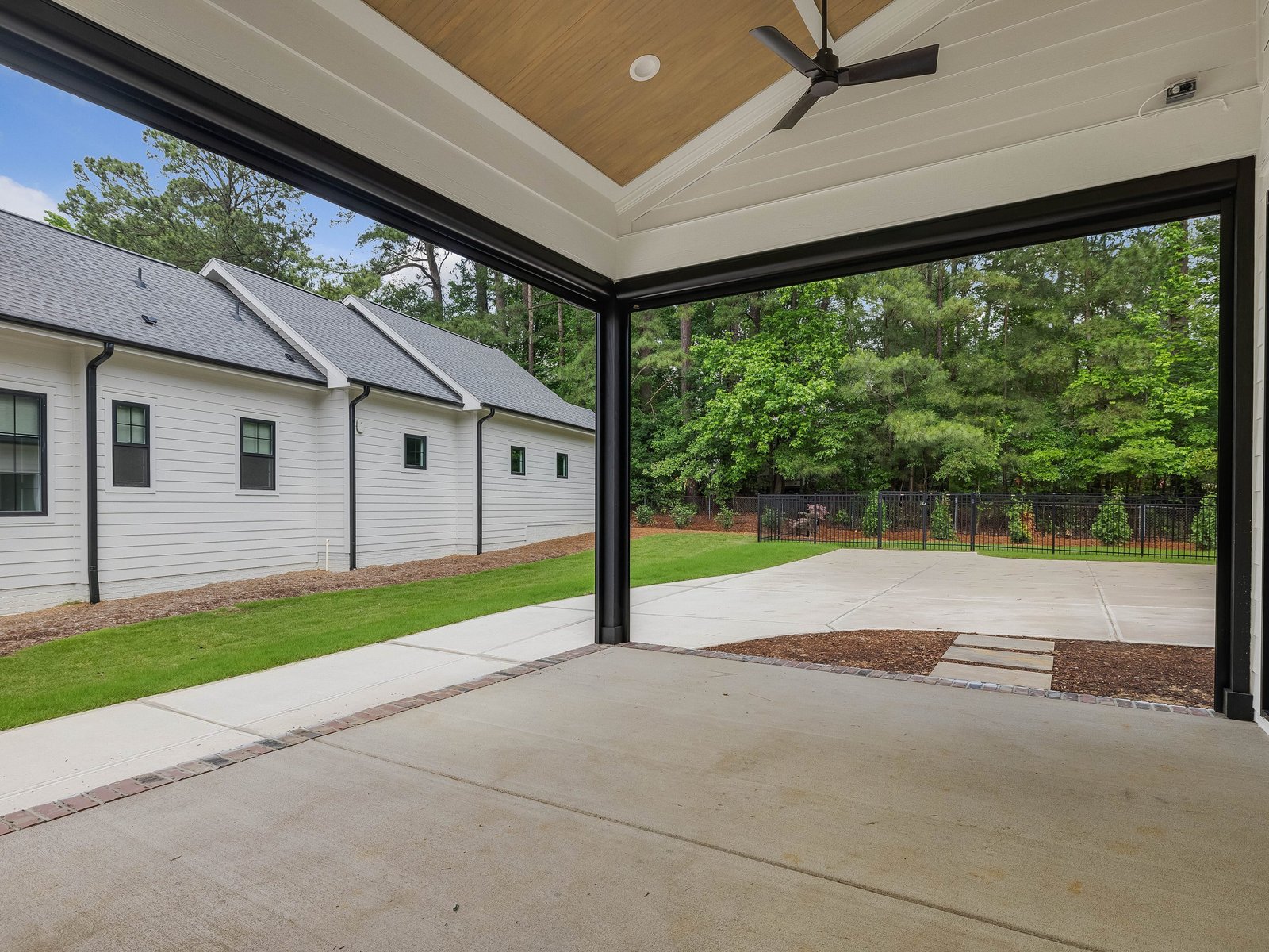 1317-Edwards-Pond-Ct-Apex-NC-print-032-073-032-1317edwardspondct-cotton-4200x3150-300dpi