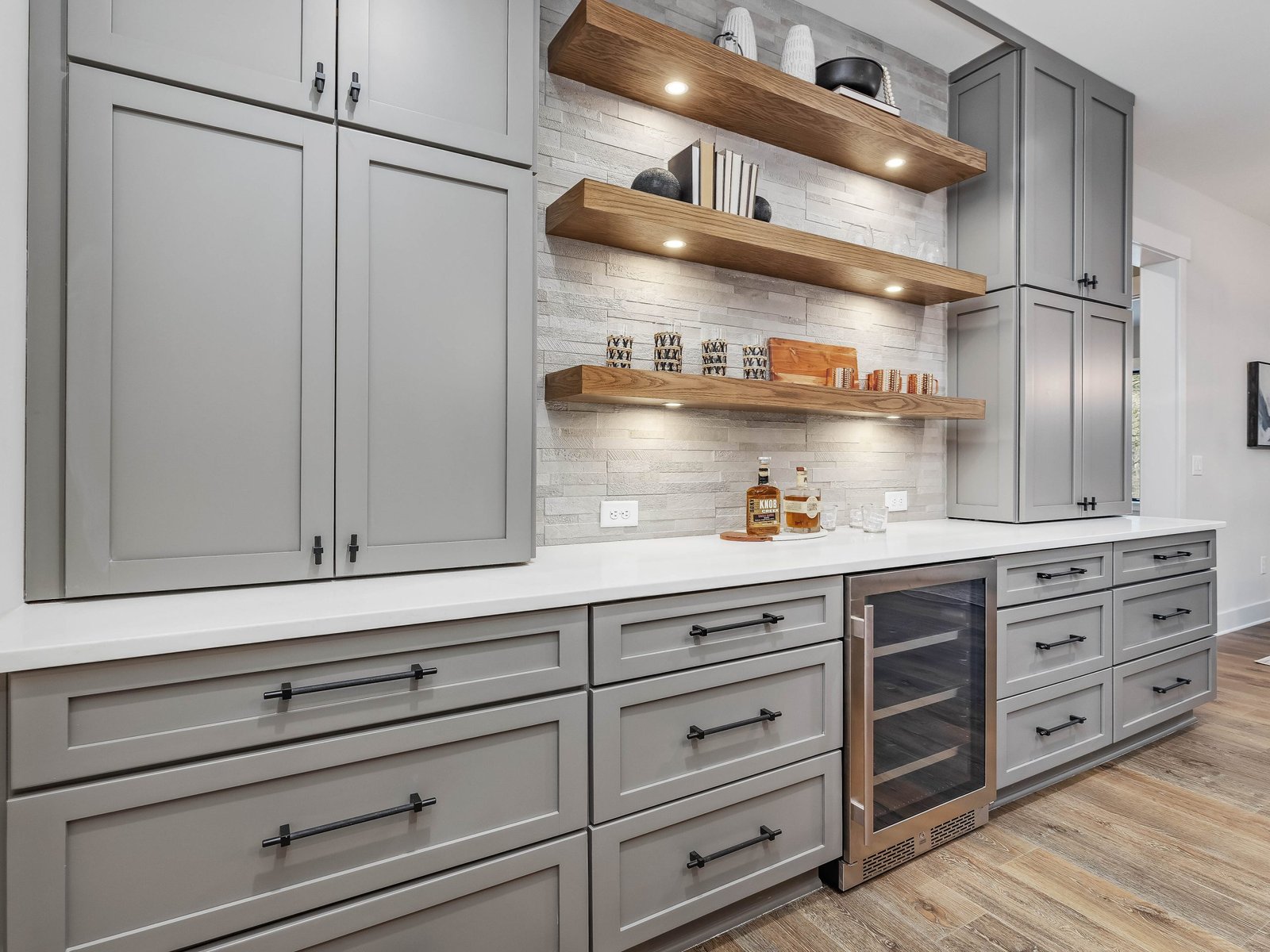 75-Ridgeline-Ct-Bar-Closeup-1