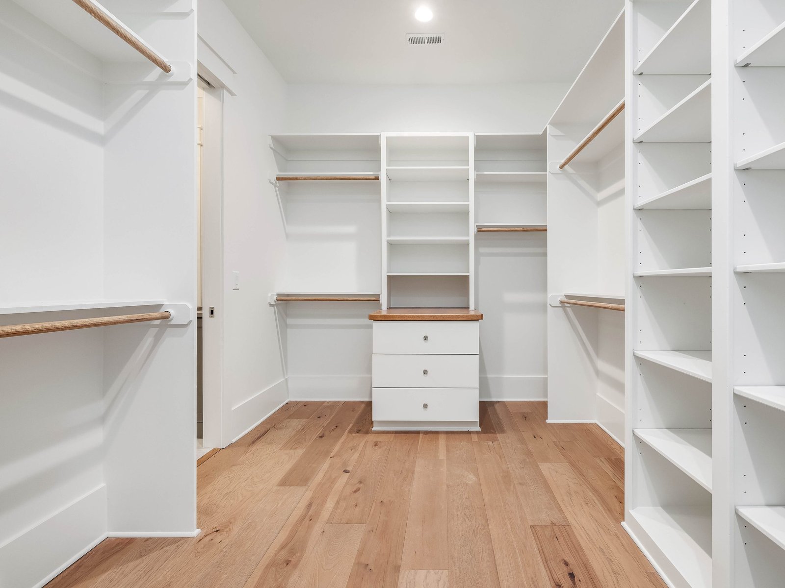 75-Ridgeline-Ct-Primary-Closet