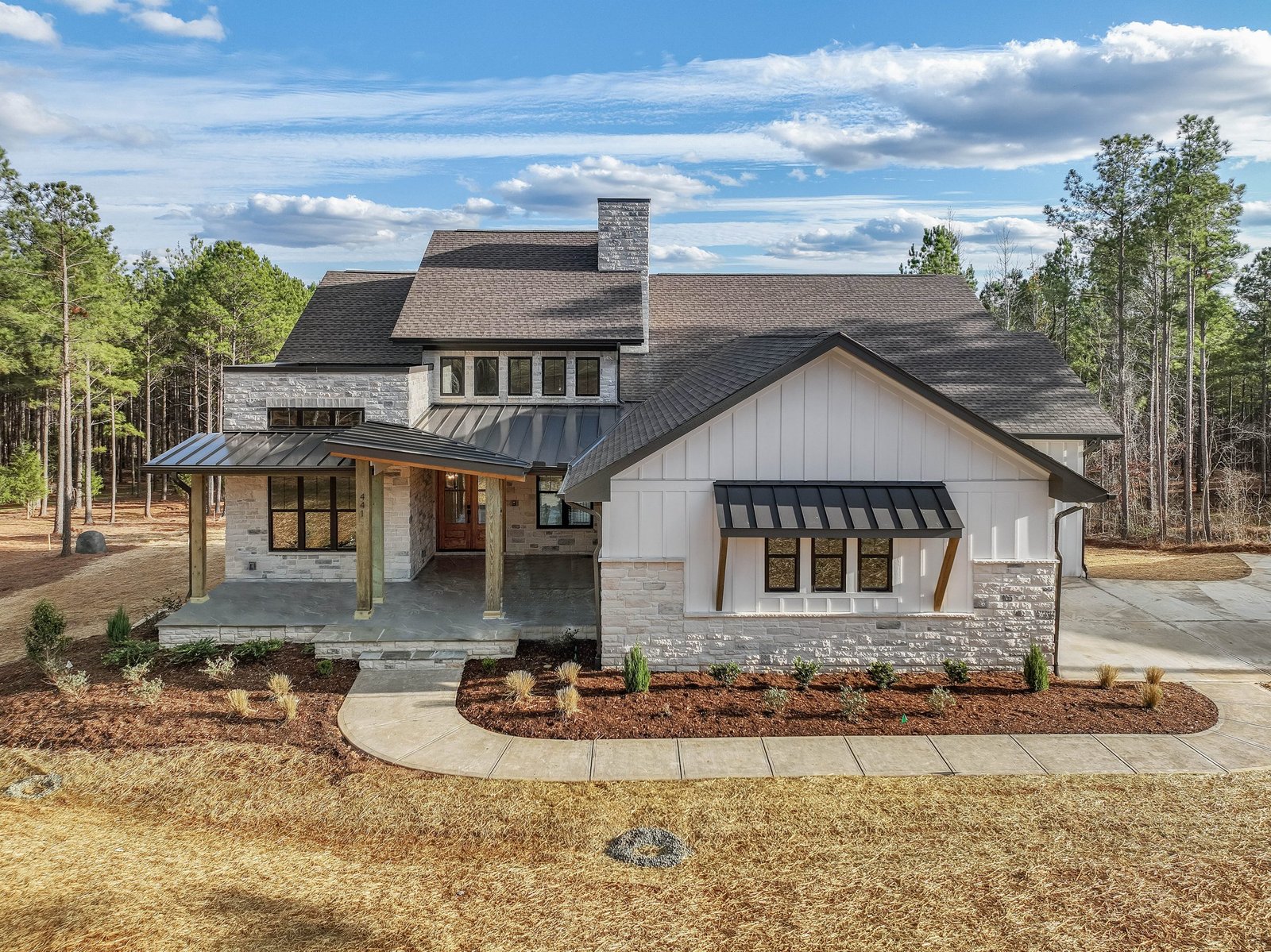 Sandpiper-at-Seaforth-Landing-print-001-051-Front-Exterior-4200x3147-300dpi (1)