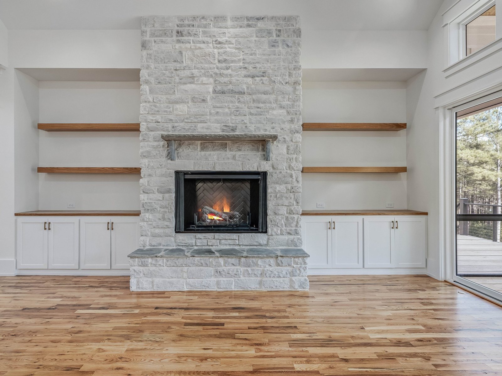 Sandpiper-at-Seaforth-Landing-print-025-013-Living-Room-4200x3151-300dpi