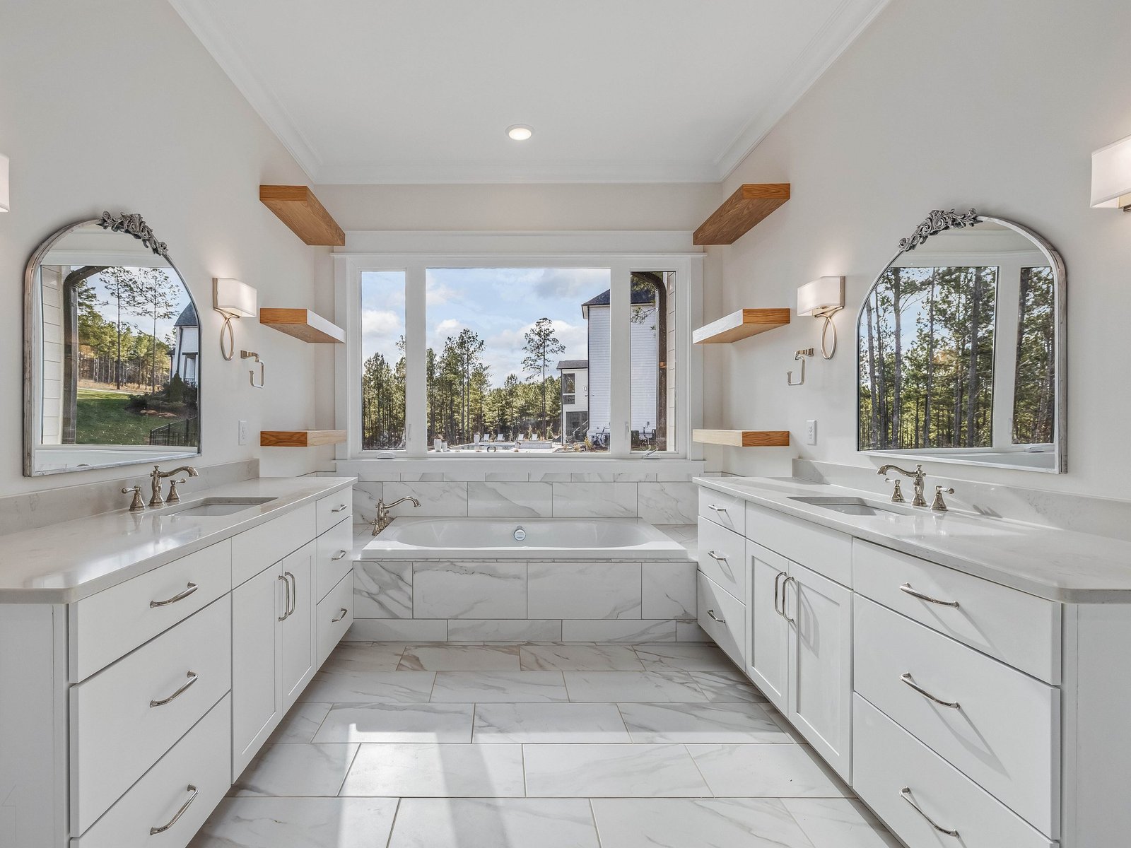 Sandpiper-at-Seaforth-Landing-print-064-049-Primary-Bathroom-4200x3151-300dpi