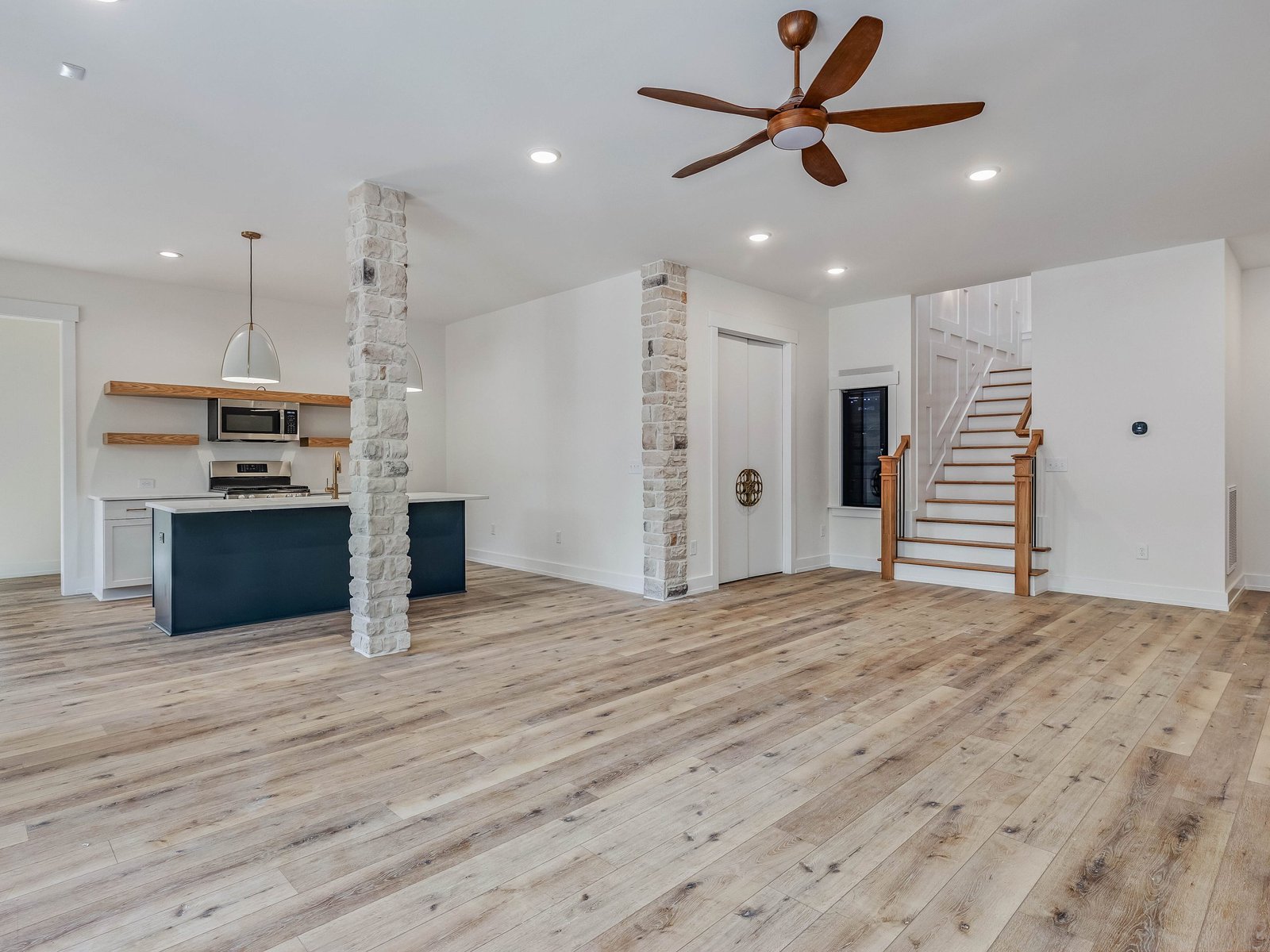 Sandpiper-at-Seaforth-Landing-print-086-091-Family-Room-4200x3151-300dpi