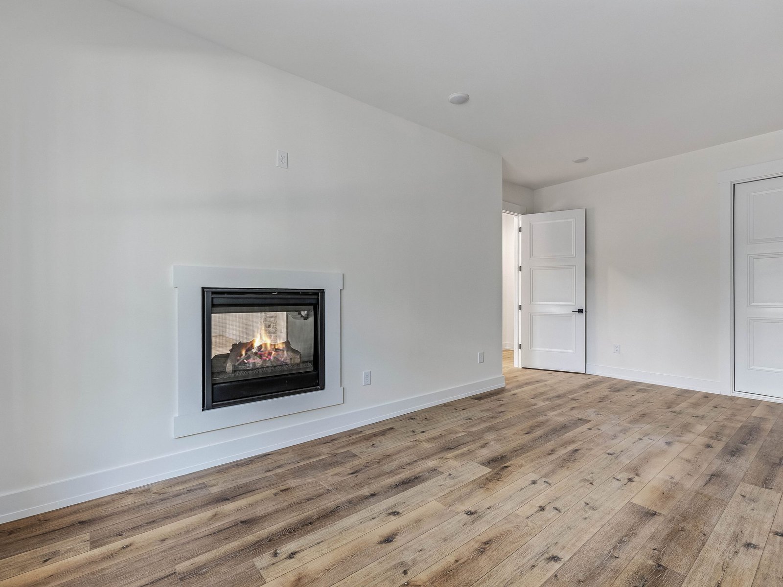 Sandpiper-at-Seaforth-Landing-print-100-105-Recreation-Room-4200x3151-300dpi