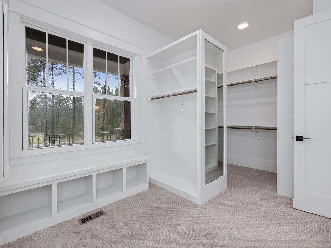 Walk-in-Closet-052-064-1280x960